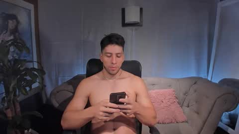 Snapshot of reymond_peter chatting on 11.29.25 REYMOND PETER online show from 11.29.25