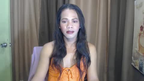 Snapshot of reyna_33mhalia chatting on 05.18.26 your cum slut online show from 05.18.26