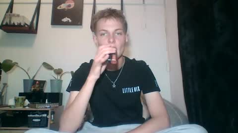 Snapshot of reynhardt chatting on 07.08.26 reynhardt online show from 07.08.26