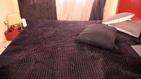 Snapshot of rhondavines chatting on 11.11.25 Rhonda online show from 11.11.25