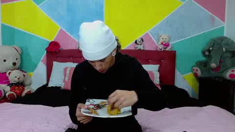 Snapshot of rich_de_la_rosa chatting on 12.17.24 rich and kitty online show from 12.17.24