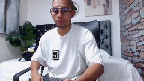 Snapshot of richar_voller chatting on 12.28.24 richar_voller online show from 12.28.24