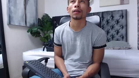 Snapshot of richar_voller chatting on 12.31.24 richar_voller online show from 12.31.24