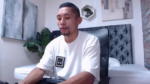 Snapshot of richar_voller chatting on 01.06.25 richar_voller online show from 01.06.25