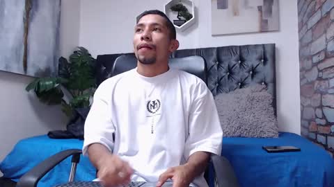 Snapshot of richar_voller chatting on 01.08.25 richar_voller online show from 01.08.25