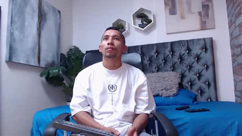 Snapshot of richar_voller chatting on 01.15.25 richar_voller online show from 01.15.25