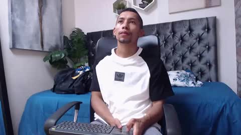 Snapshot of richar_voller chatting on 01.20.25 richar_voller online show from 01.20.25