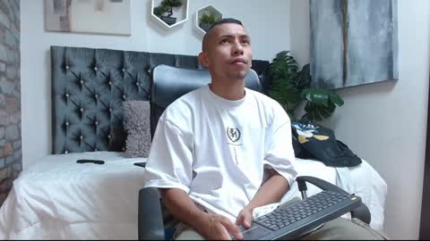 Snapshot of richar_voller chatting on 02.03.25 richar_voller online show from 02.03.25