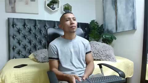 Snapshot of richar_voller chatting on 02.11.25 richar_voller online show from 02.11.25