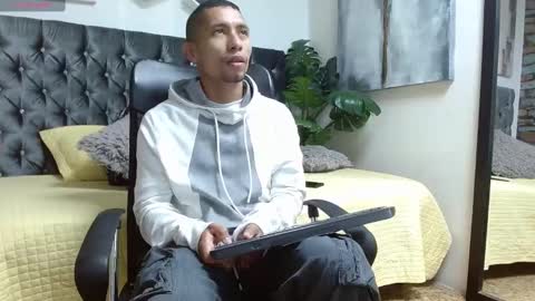 Snapshot of richar_voller chatting on 02.18.25 richar_voller online show from 02.18.25