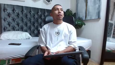 Snapshot of richar_voller chatting on 02.24.25 richar_voller online show from 02.24.25
