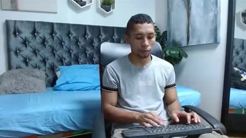 Snapshot of richar_voller chatting on 03.02.25 richar_voller online show from 03.02.25
