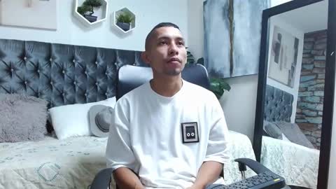Snapshot of richar_voller chatting on 03.07.25 richar_voller online show from 03.07.25