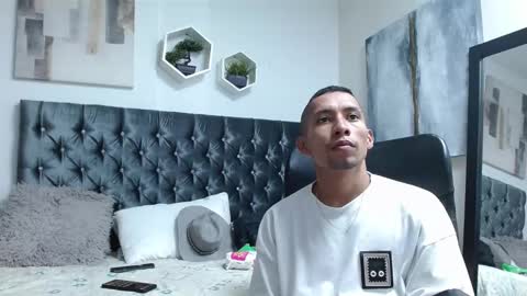 Snapshot of richar_voller chatting on 03.07.25 richar_voller online show from 03.07.25