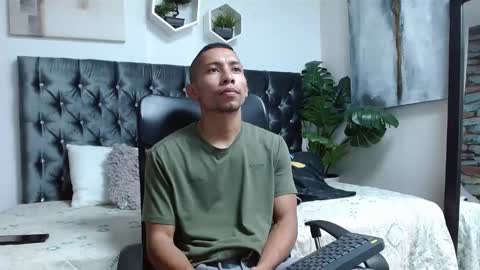 Snapshot of richar_voller chatting on 03.08.25 richar_voller online show from 03.08.25