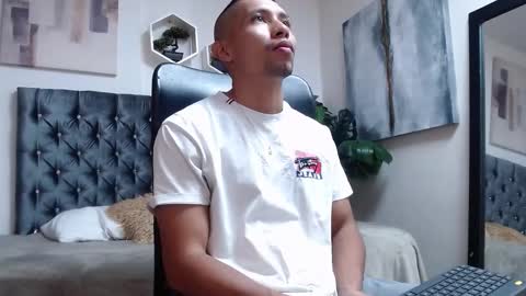 Snapshot of richar_voller chatting on 10.01.25 richar_voller online show from 10.01.25