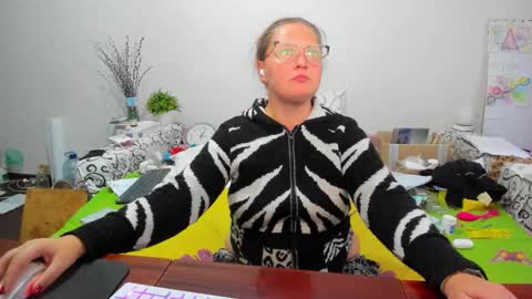 Snapshot of richlucky555 chatting on 11.10.25 Anna - not anna - right Anna online show from 11.10.25