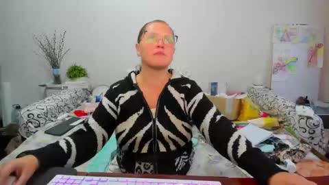 Snapshot of richlucky555 chatting on 12.15.25 Anna - not anna - right Anna online show from 12.15.25