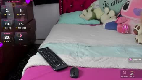 Snapshot of rihana_milan chatting on 11.25.25 RIHANA online show from 11.25.25