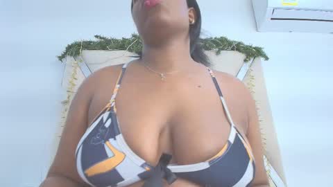 Snapshot of rihanna_abiodun chatting on 11.25.25 Rihanna Abiodun online show from 11.25.25