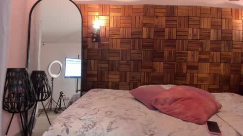 Snapshot of rihannadeep chatting on 01.10.25 Sara online show from 01.10.25