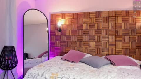 Snapshot of rihannadeep chatting on 02.04.25 Sara online show from 02.04.25