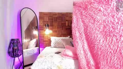 Snapshot of rihannadeep chatting on 03.11.25 Sara online show from 03.11.25