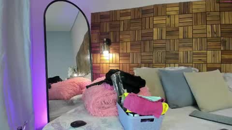 Snapshot of rihannadeep chatting on 09.09.25 Sara online show from 09.09.25