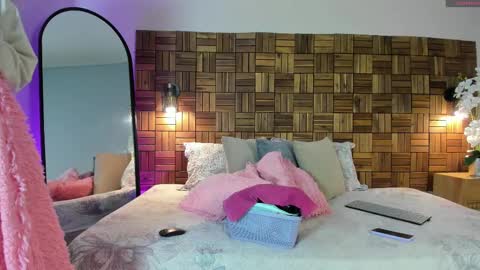 Snapshot of rihannadeep chatting on 09.12.25 Sara online show from 09.12.25