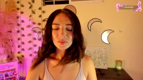 Independent model online show from 12.13.24