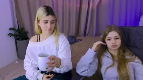 Snapshot of riinaaa chatting on 12.16.25 Rina online show from 12.16.25