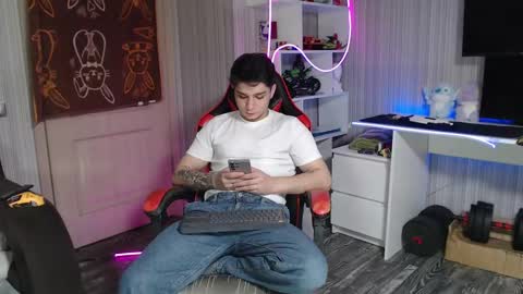 Snapshot of rik_and chatting on 10.29.25 Rick online show from 10.29.25