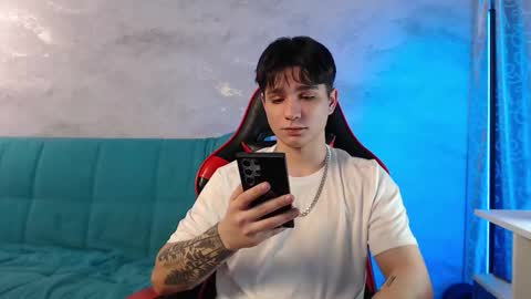 Snapshot of rik_and chatting on 11.17.25 Rick online show from 11.17.25