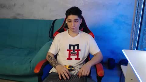 Snapshot of rik_and chatting on 11.22.25 Rick online show from 11.22.25