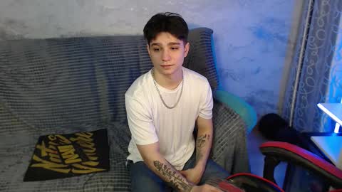 Snapshot of rik_and chatting on 12.01.25 Rick online show from 12.01.25