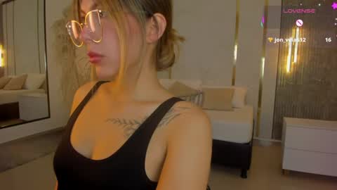 Snapshot of riley_sierra chatting on 06.09.26 Riley Sierra online show from 06.09.26