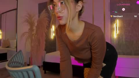 Snapshot of riley_sierra chatting on 06.12.26 Riley Sierra online show from 06.12.26