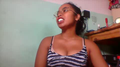 Snapshot of rinah856024 chatting on 04.19.26 rinah856024 online show from 04.19.26