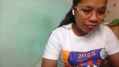 Snapshot of rinah856024 chatting on 05.19.26 rinah856024 online show from 05.19.26