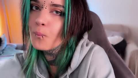   DianaBrite            fansl y online show from 05.31.26