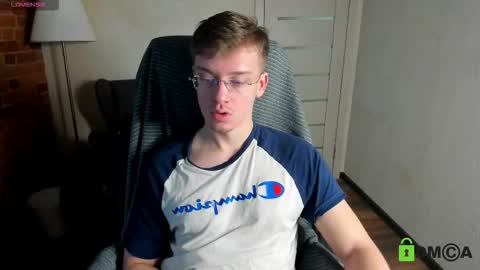 Snapshot of rishu_ chatting on 11.28.25 VAnitas online show from 11.28.25