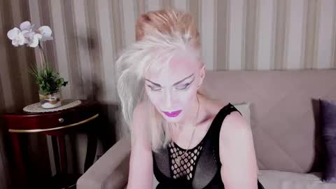 Snapshot of rita_farell chatting on 02.02.26 rita_farell online show from 02.02.26