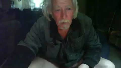 Snapshot of riverratggg chatting on 01.01.25 riveratggg online show from 01.01.25