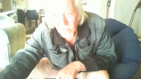 Snapshot of riverratggg chatting on 01.06.25 riveratggg online show from 01.06.25