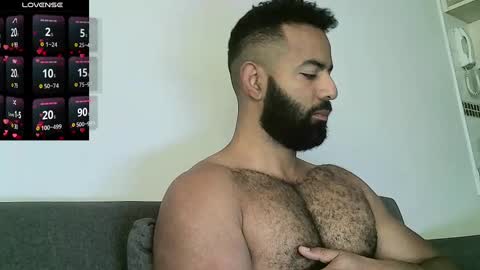 Snapshot of roa32sebas chatting on 02.10.25 SebasRoa online show from 02.10.25
