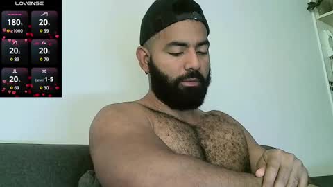 Snapshot of roa32sebas chatting on 03.05.25 SebasRoa online show from 03.05.25