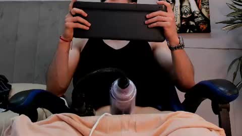 Snapshot of roan_birkin chatting on 06.19.26 Roan Birkin online show from 06.19.26