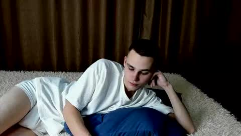 robert10211 online show from 02.04.26