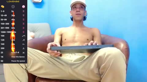 Snapshot of robert_kingg chatting on 10.06.25 robert_kingg online show from 10.06.25