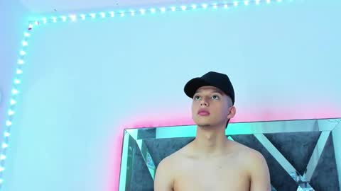 Snapshot of robertmiller21 chatting on 03.11.25 Robert Miller And Mael Thompson  online show from 03.11.25